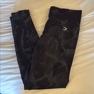 Gymshark Black Camo Leggings w scrunch butt